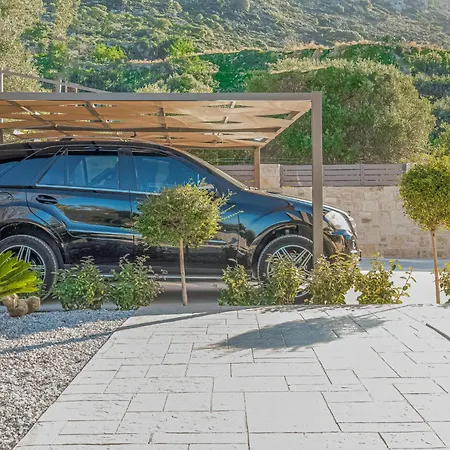 Chris With Private Ecologic Pool And Kid's Playground! Apartment *