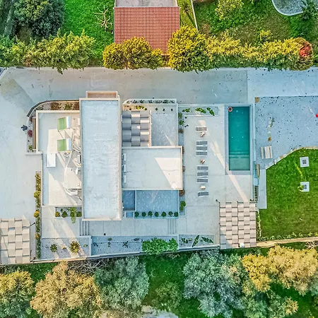 Chris With Private Ecologic Pool And Kid's Playground! Apartment *