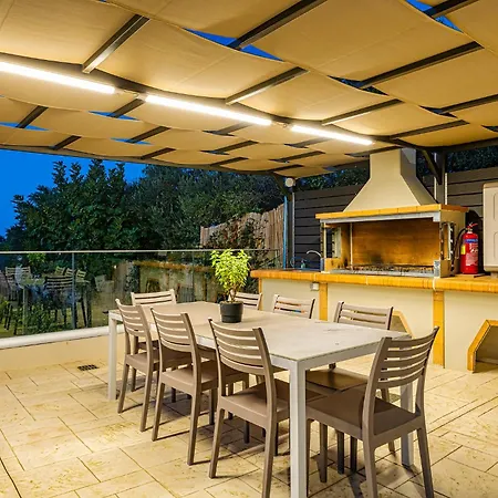 Apartment Chris With Private Ecologic Pool And Kid's Playground! *