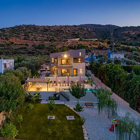 Chris With Private Ecologic Pool And Kid's Playground! Apartment *