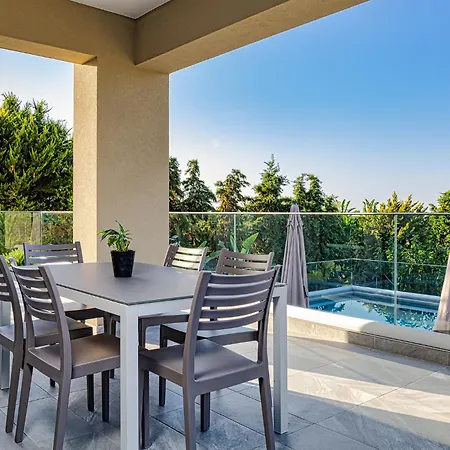 Apartment Chris With Private Ecologic Pool And Kid's Playground!